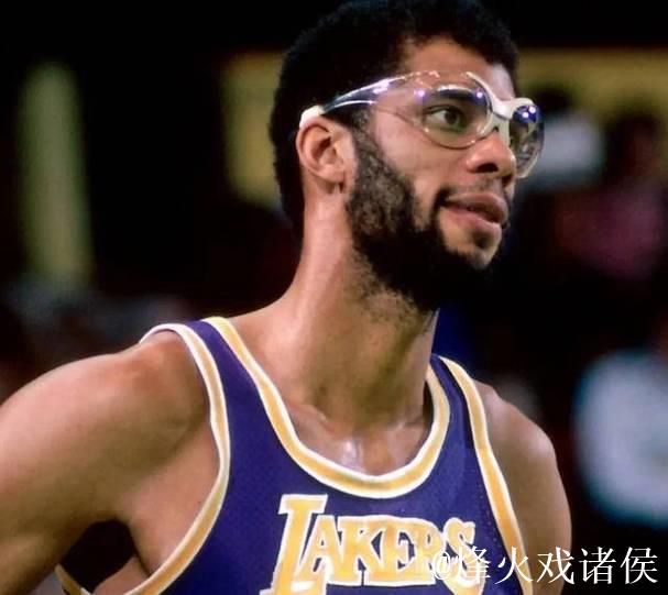 贾巴尔是我此前唯一见过的41岁还能打得很出色的球员 贾巴尔是我此前唯一见过的41岁还能打得很出色的球员