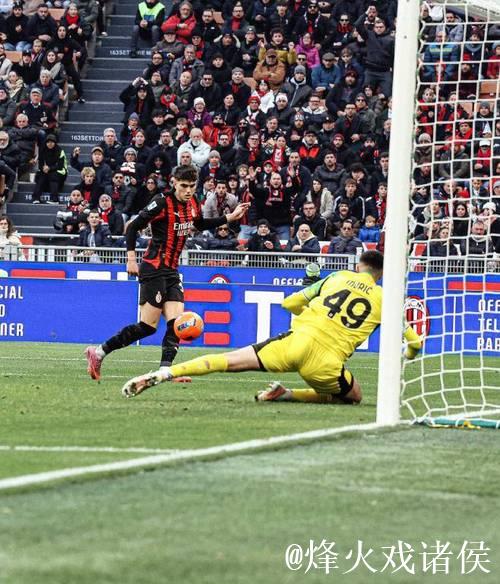 小将双响媲美传奇，拉比奥特失误断送胜利，AC米兰2-2战平萨索洛